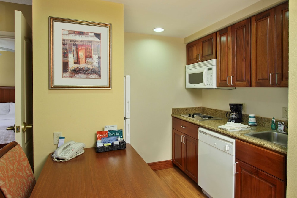 Two Bedroom Suite, Two King Beds, Non-Smoking - Photo 5