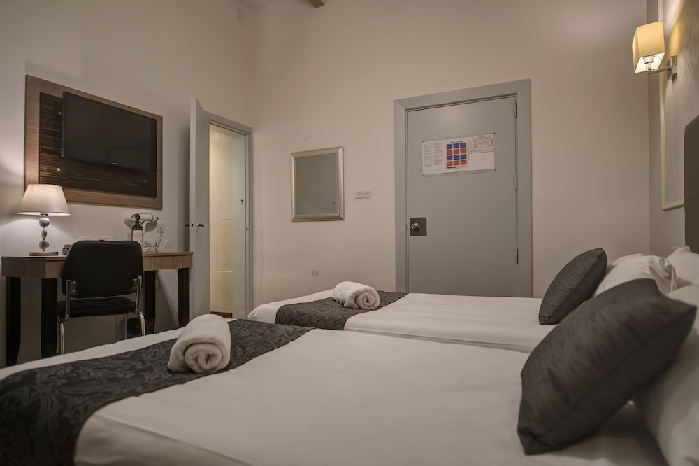 Standard Double Room Single Use - Photo 3