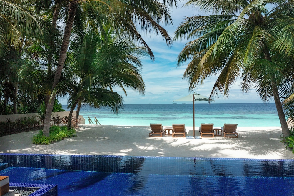 Three Bedroom Beach Pavilion with Pool photo 2