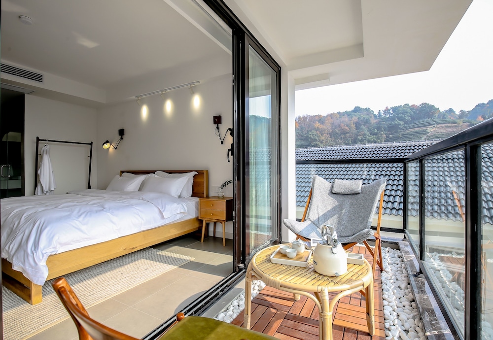 Bathtub Room with Balcony photo 3