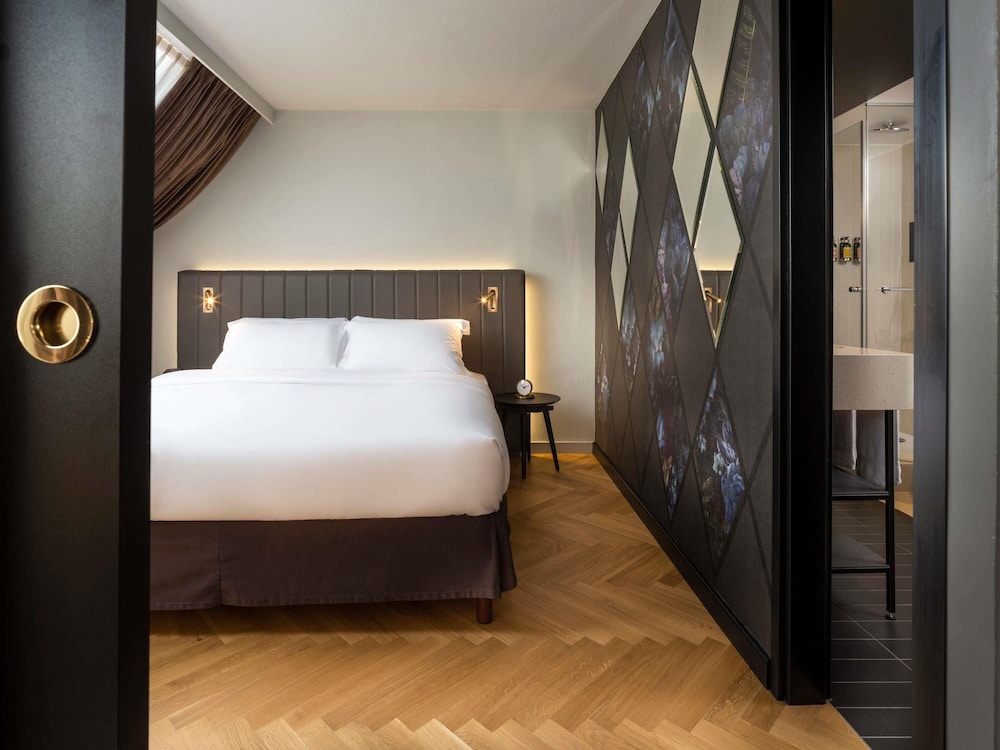 Suite, 1 King Bed photo 3
