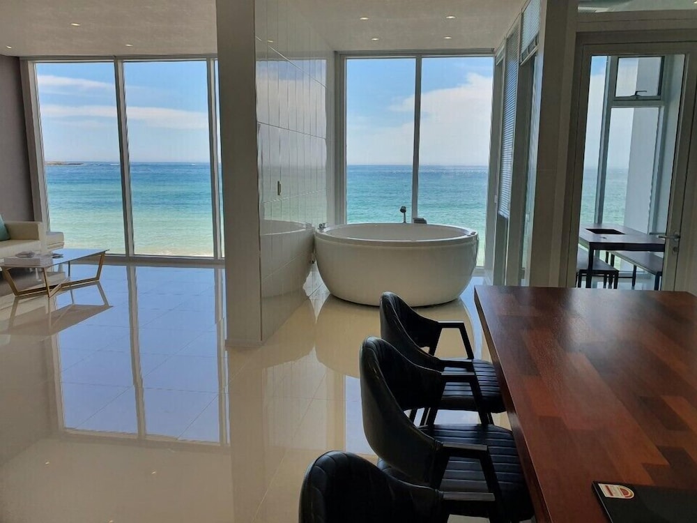 Family, Spa Tub (Contact Hotel for Pet Surcharge) - Photo 4