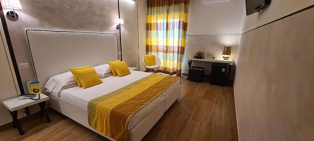 Standard Room, 1 Queen Bed, Balcony, Partial Sea View - Photo 4