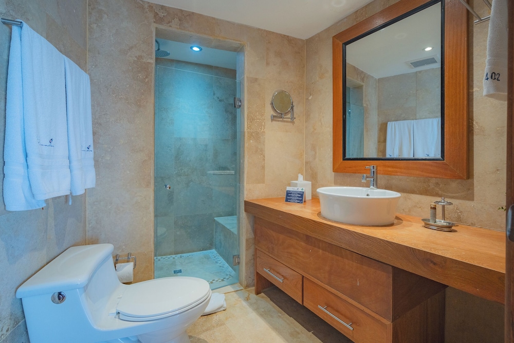 Deluxe Suite, 2 Bedrooms thumbnail 6