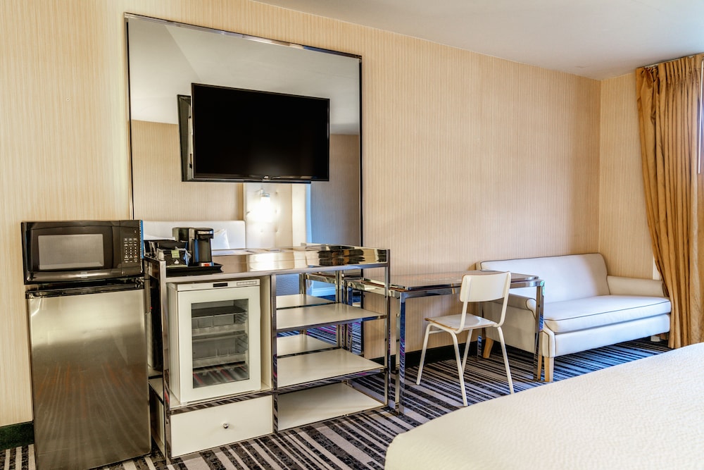 Standard Room, 1 King Bed, Accessible - Photo 3