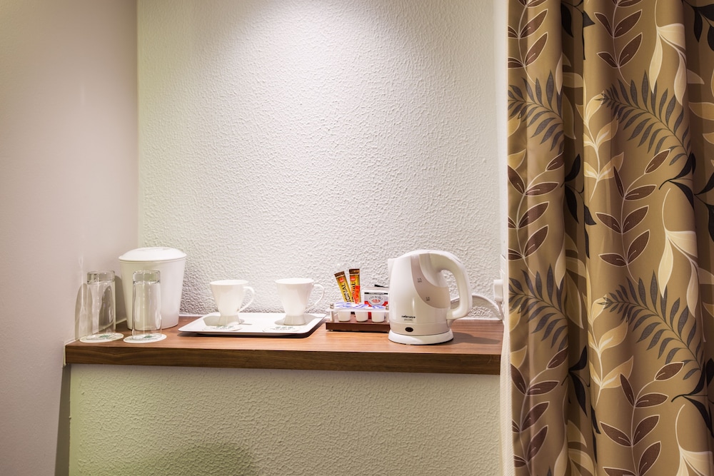 Double Room, Non Smoking - Photo 5