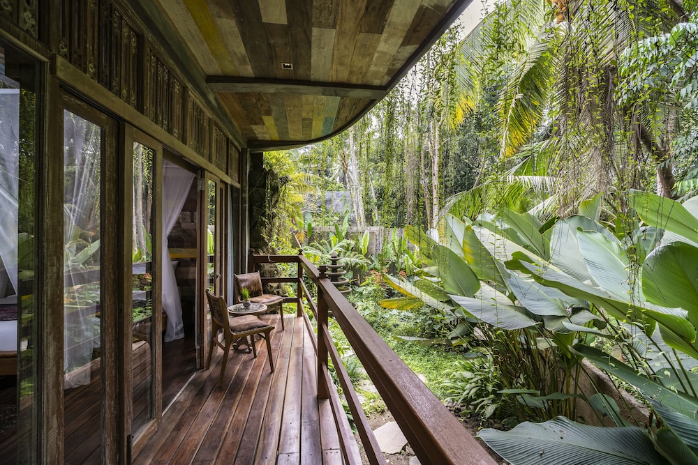 Family Three-Bedroom Villa with Private Pool thumbnail 5