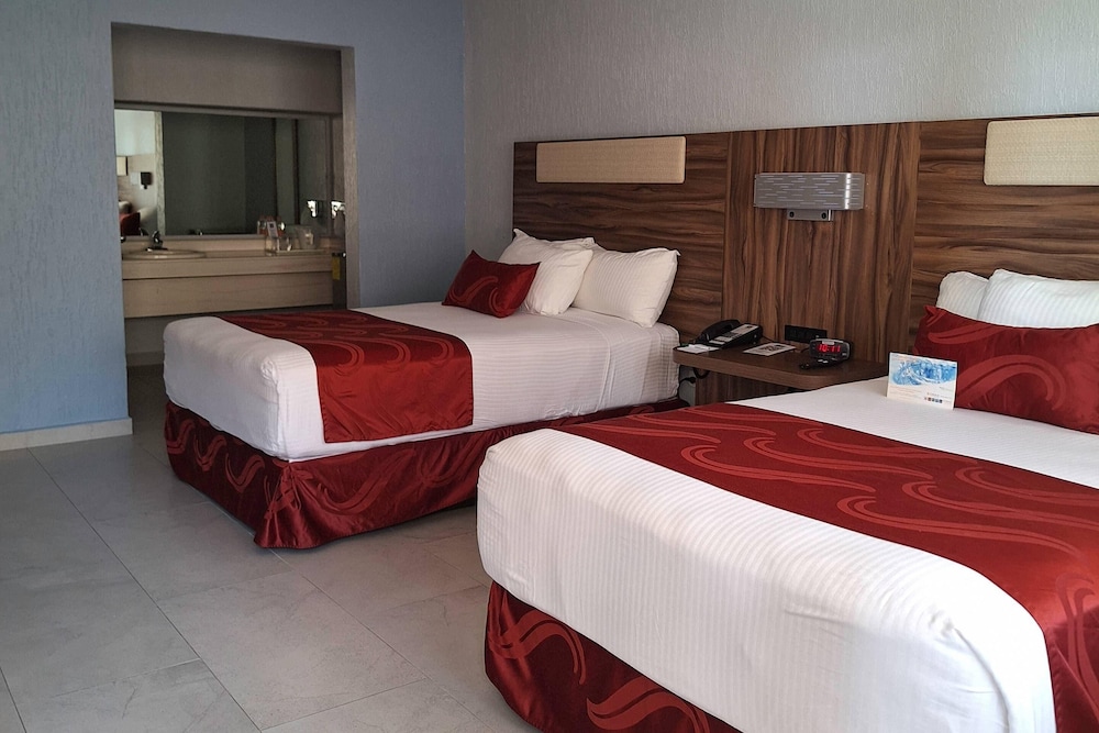 Superior Room, 2 Double Beds, Non Smoking - Photo 1