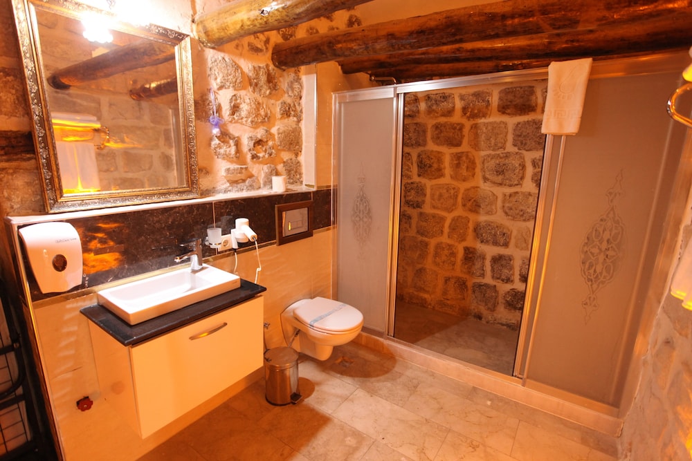 Honeymoon Studio Suite photo 2