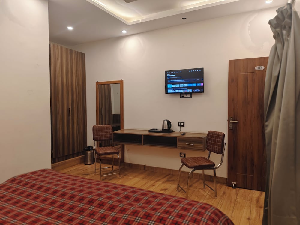 Deluxe Double Room, Balcony, Hill View