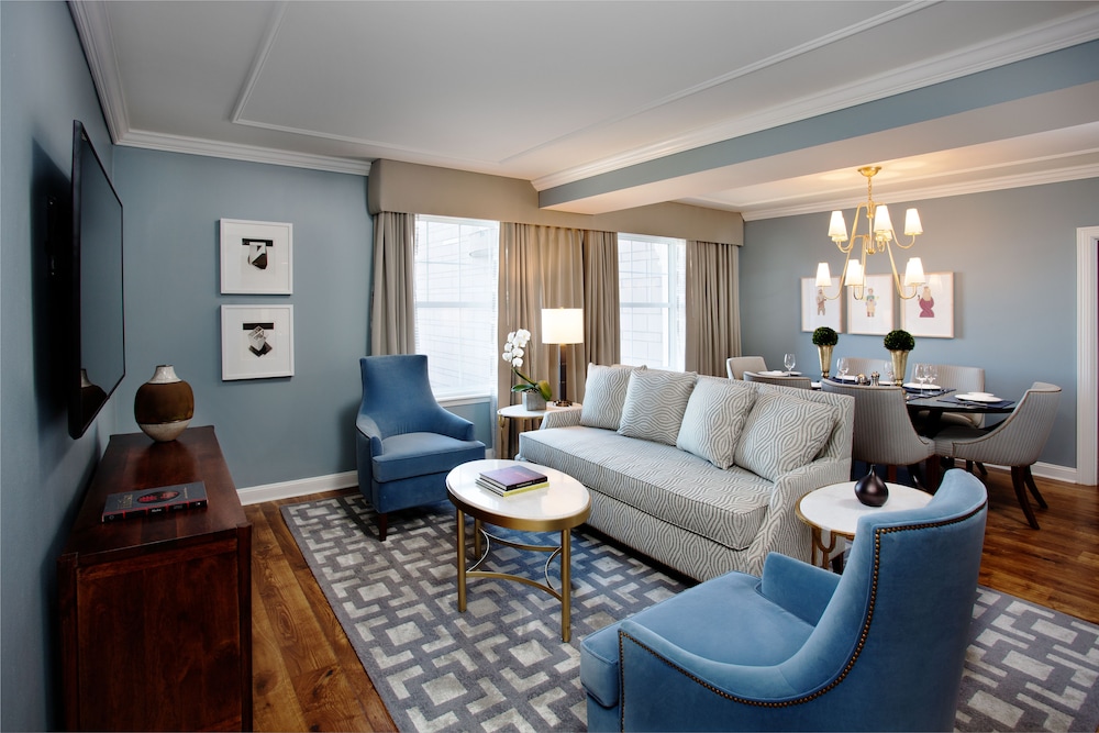 Suite, Multiple Beds (Producer)