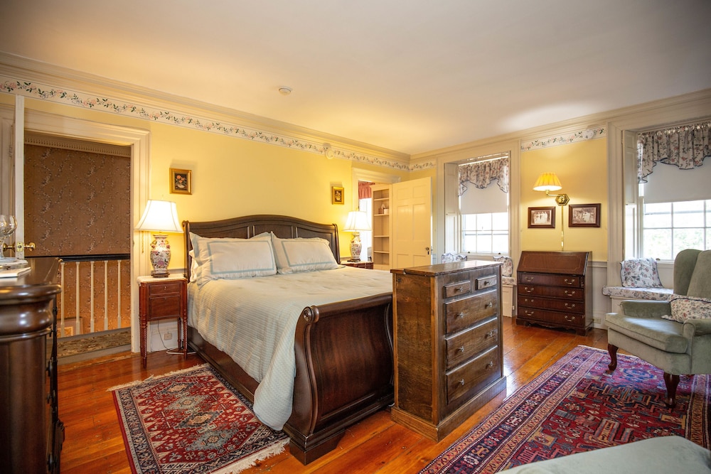 Currier Room (2nd Floor)