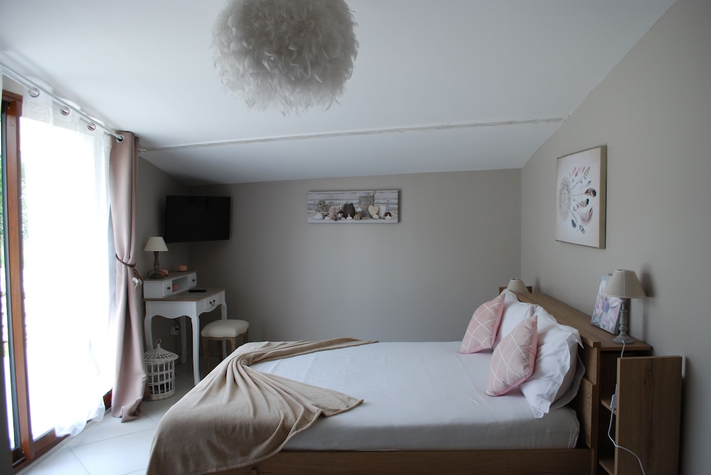 Comfort Room, Terrace, Garden Area photo 1