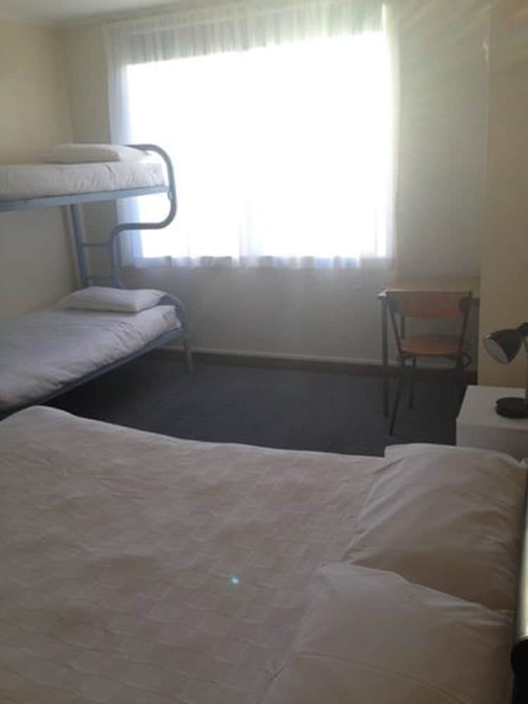 Hotel Family Room With Ensuite photo 2