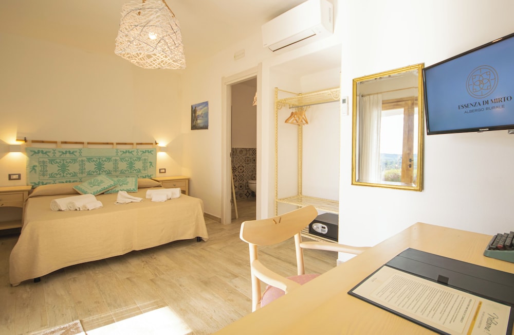 Deluxe Double Room, 1 Queen Bed, Air conditioning, Sea View