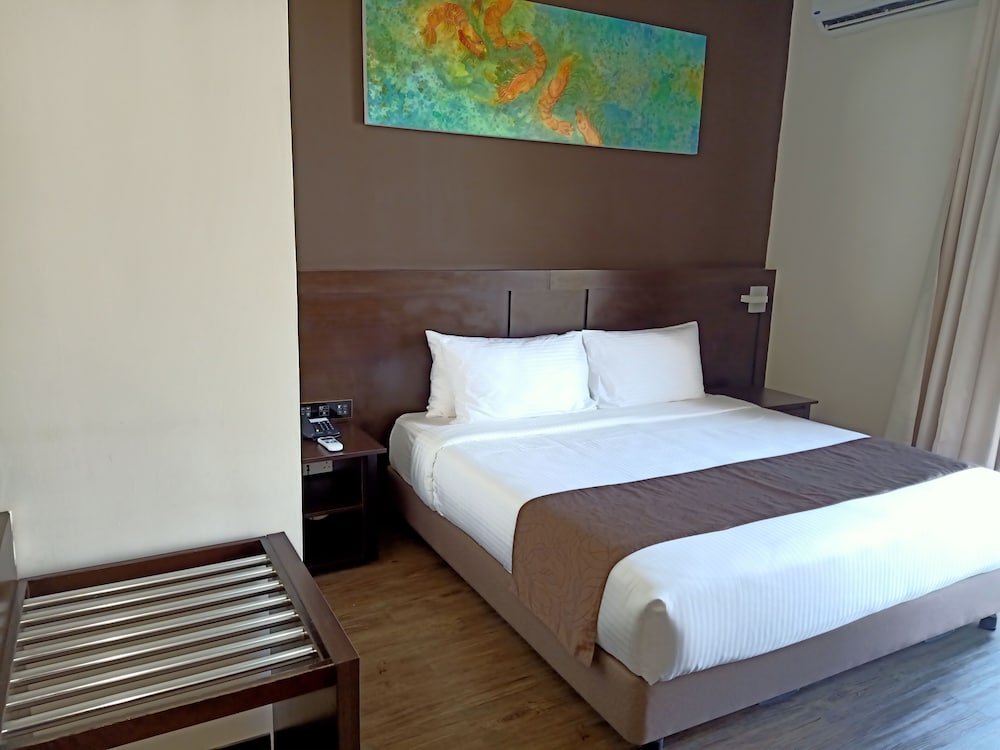 Superior Room, 1 King Bed, Sea View photo 3