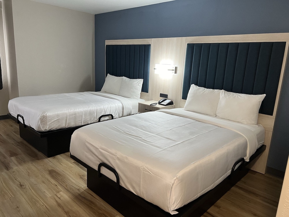 Standard Room, 2 Double Beds, Non Smoking (Dog-Friendly) - Photo 9