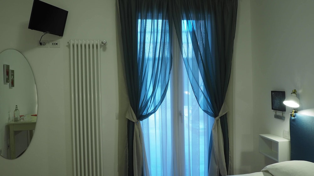 Standard Double or Twin Room, Private Bathroom, Garden View photo 2