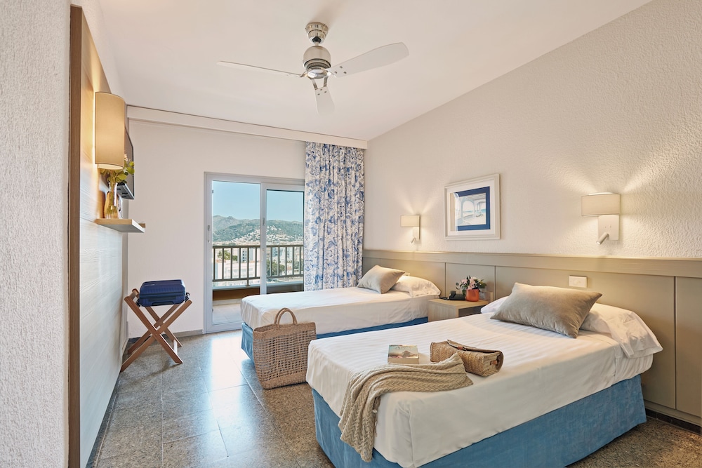 Standard Triple Room (with air conditioning) - Photo 4