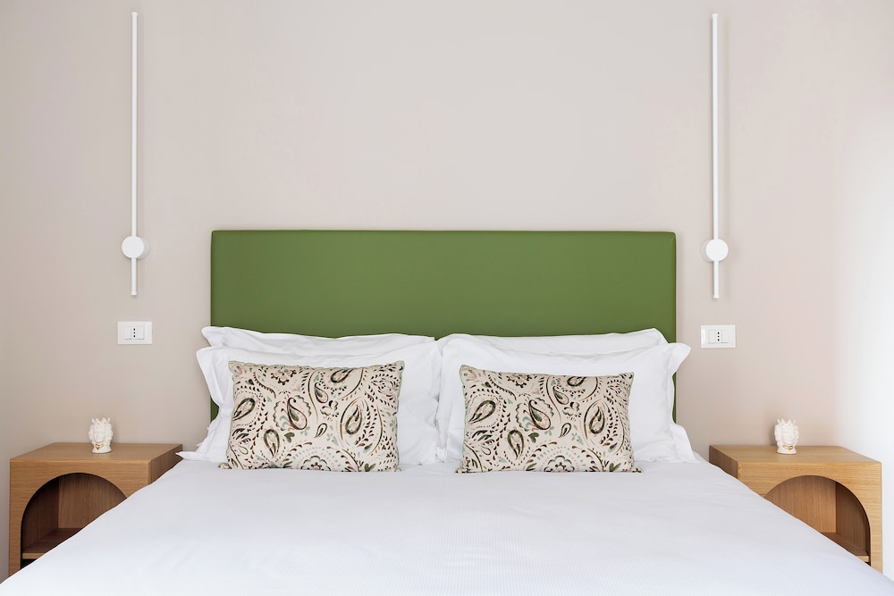 Deluxe Triple Room, City View