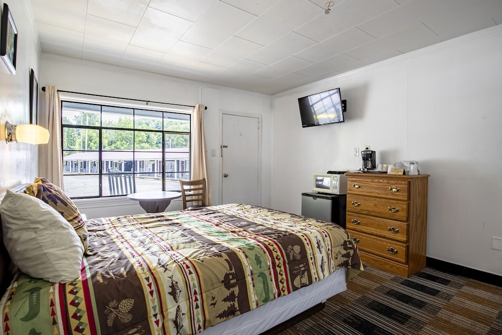 Queen Bed - Photo 2