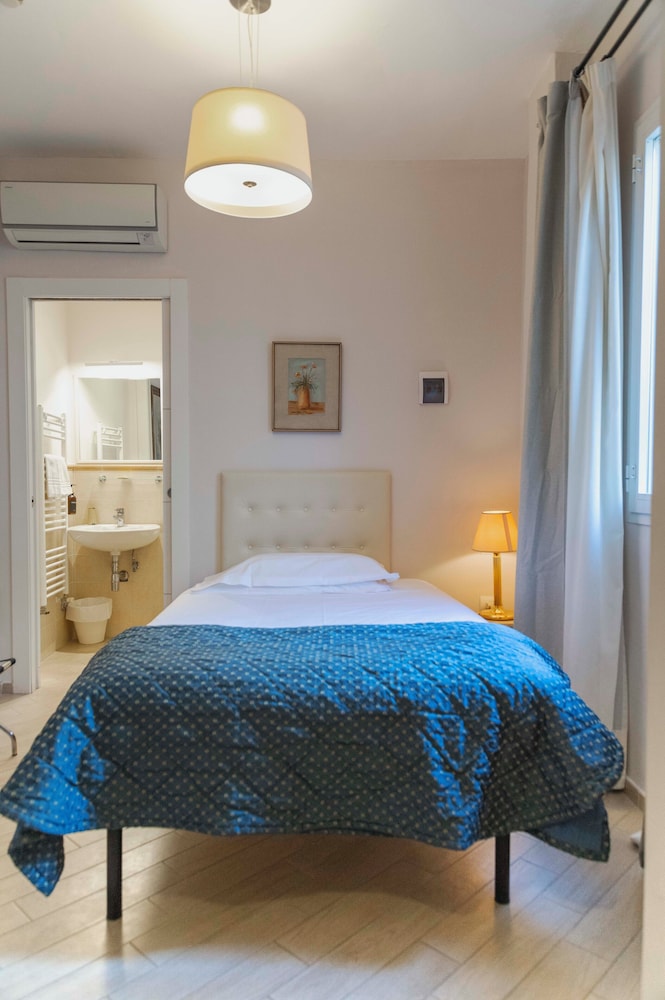 Standard Single Room photo 3