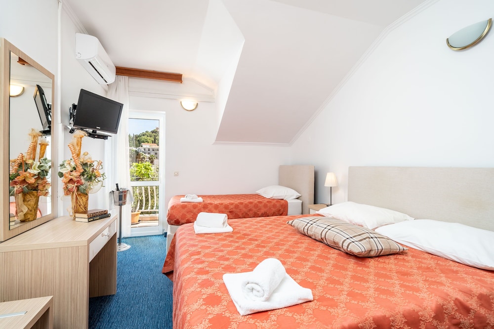 Triple Room, Balcony