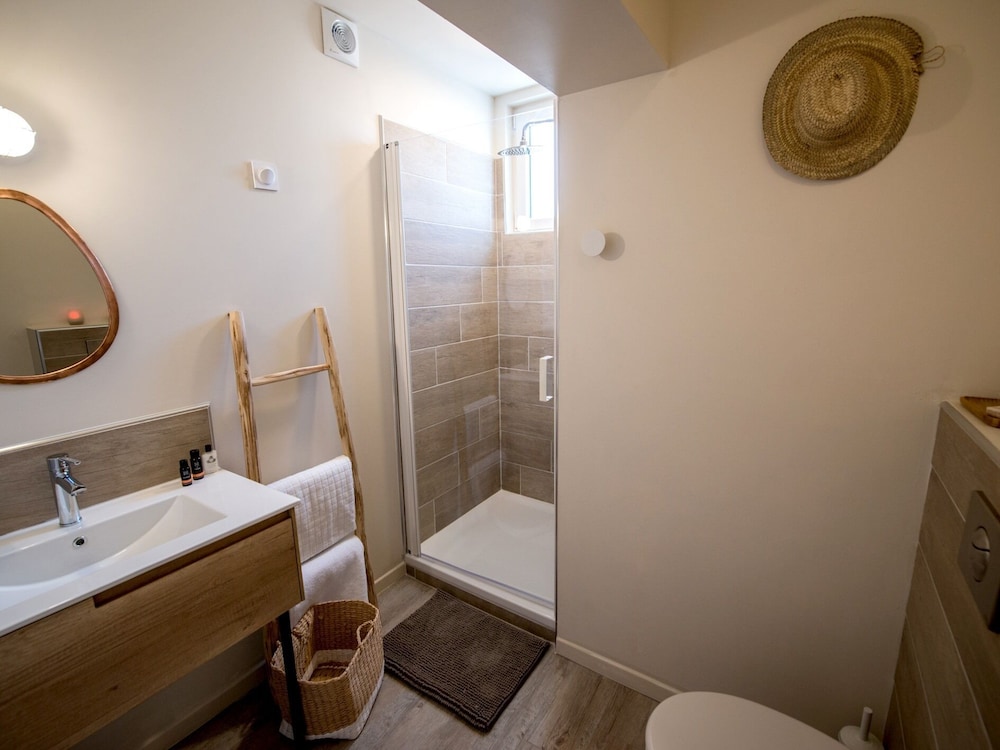 Deluxe Double Room, City View - Photo 12