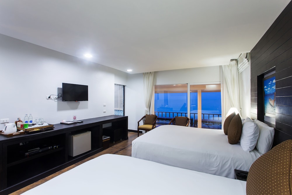 Beach Front Pool Villa - Photo 11