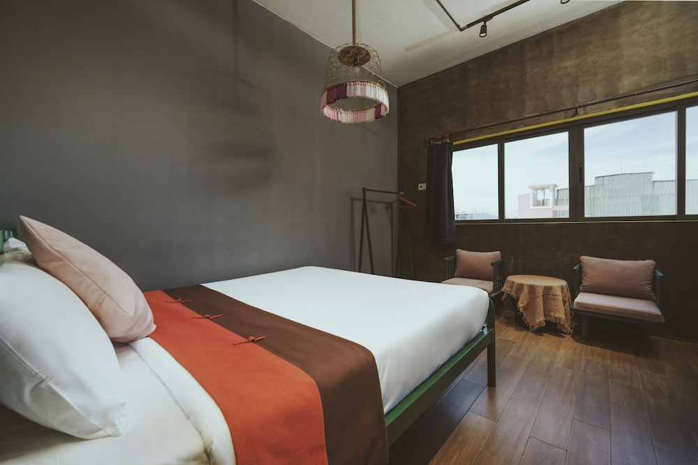 Basic Double Room, 1 Queen Bed