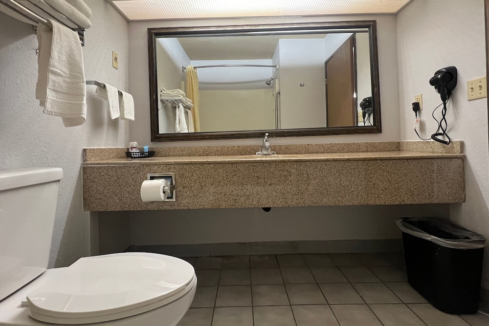 Luxury Suite, 1 King Bed, SPA Bath, Non-Smoking - Photo 5