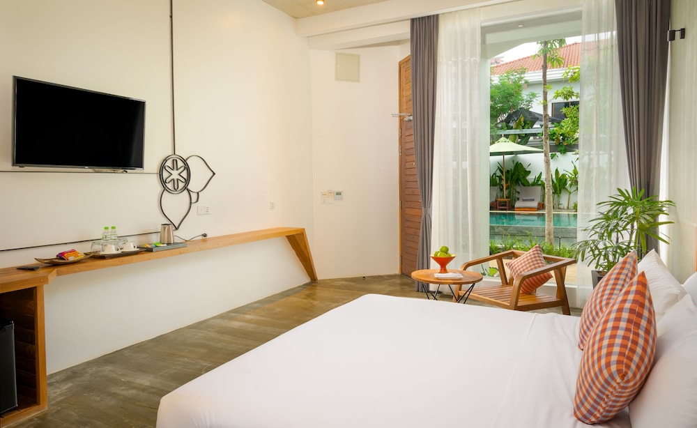 Premier Double Room with Pool Access