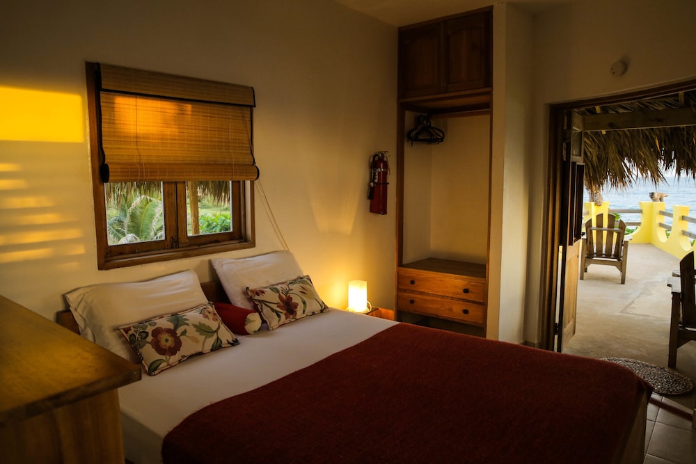 Double Room, 1 Queen Bed, Ocean View photo 1