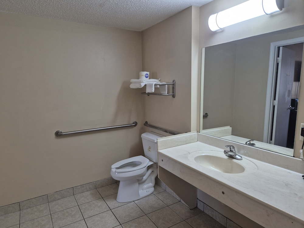 Standard Room, 1 King Bed, Accessible, Non Smoking - Photo 3