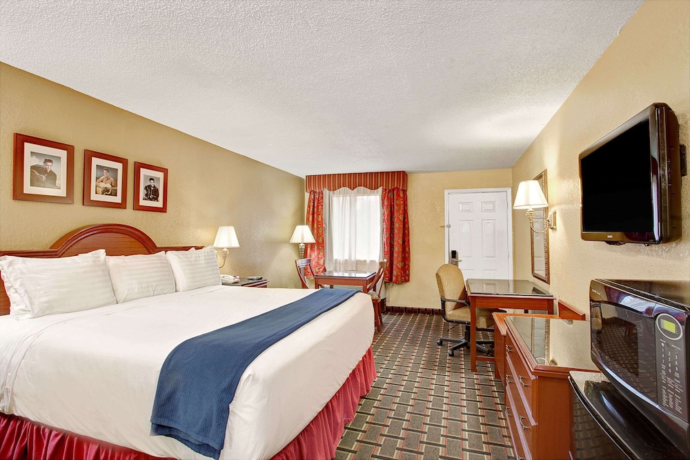 Room, 1 King Bed, Accessible - Photo 1