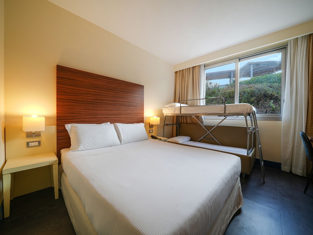 Family Quadruple Room - Photo 1