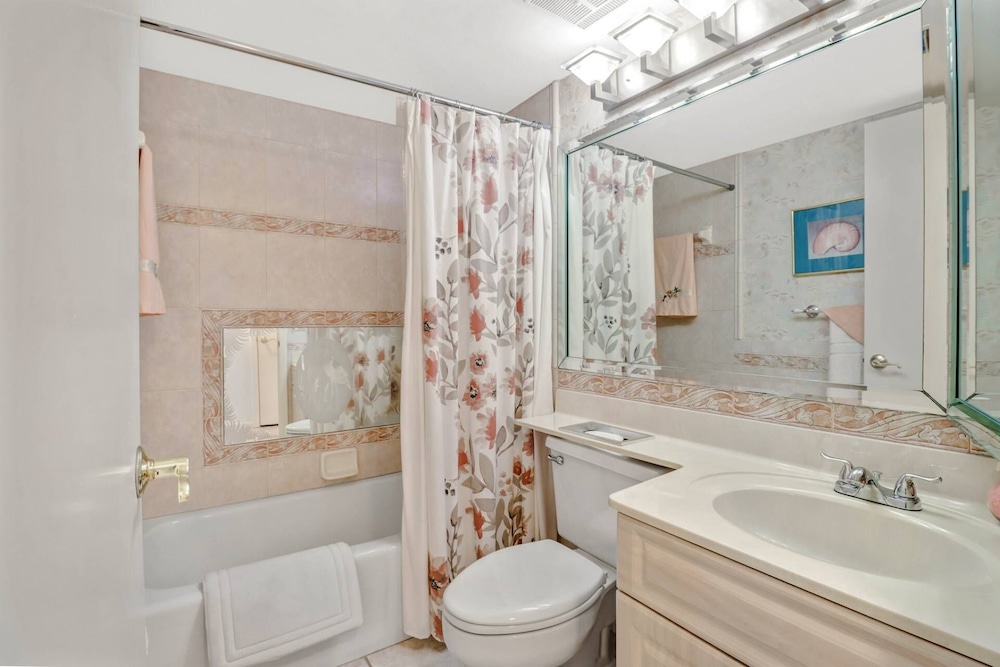 Condo (18120 San Carlos Blvd PH5) photo 3
