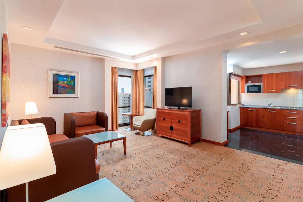 Suite, 1 Bedroom - Photo 15