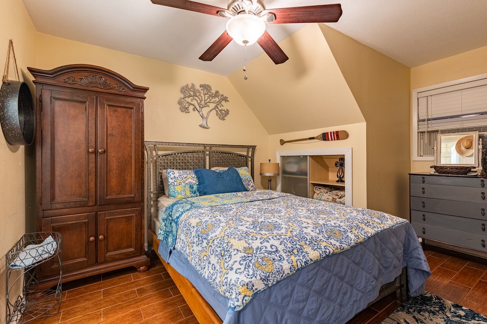 Cabin, Multiple Beds, Patio (103 Red Bird) photo 2