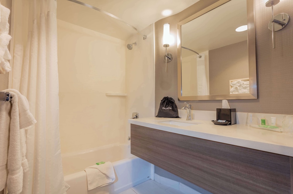 Superior Room, 1 King Bed (Preferred King) - Photo 4