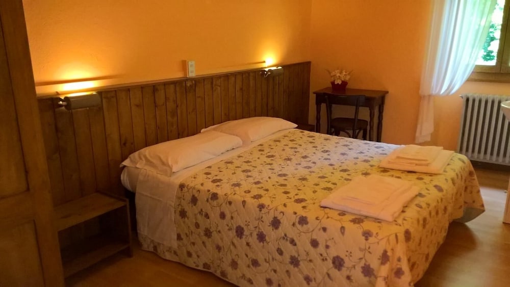 Basic Double or Twin Room, 1 Double or 2 Twin Beds photo 3