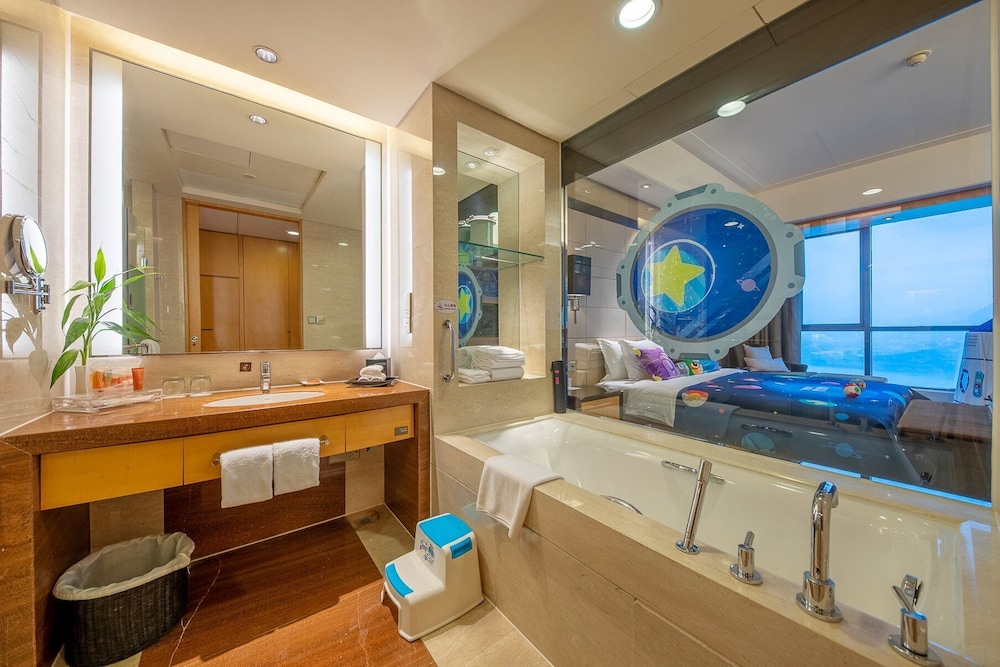 Standard Room, 1 King Bed, River View (Kids Theme) - Photo 2