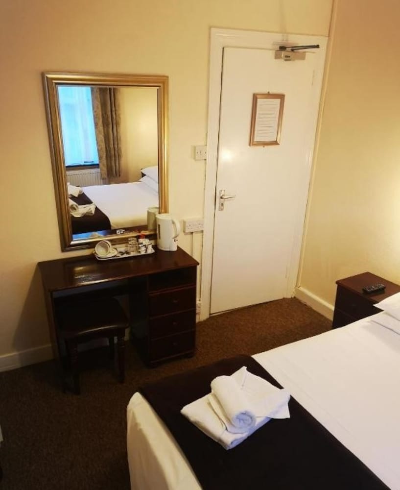 Double Room with Ensuite photo 2