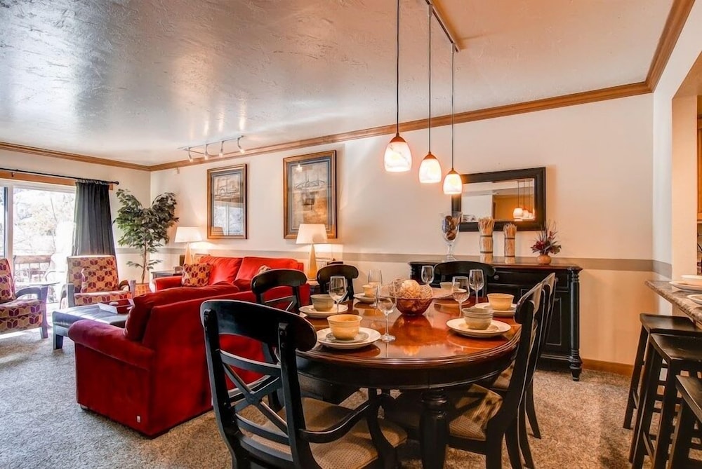 Condo, 2 Bedrooms