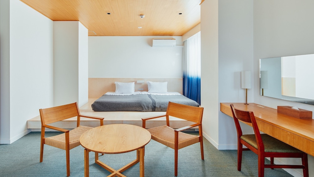 [Private Bathroom] Deluxe King or Twin Room
