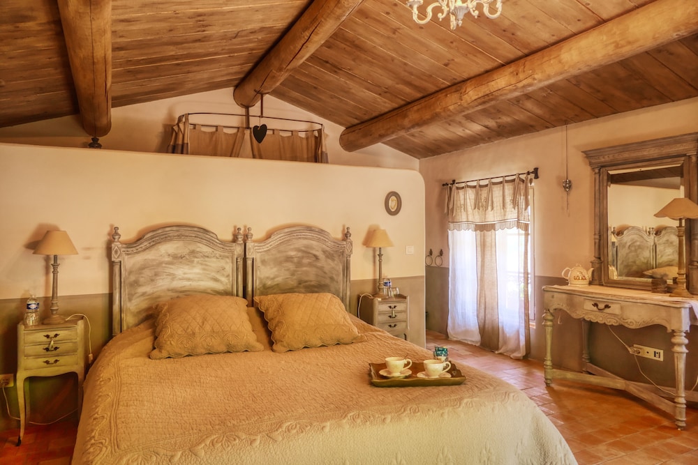 Romantic Double Room, Ensuite, Mountain View photo 1