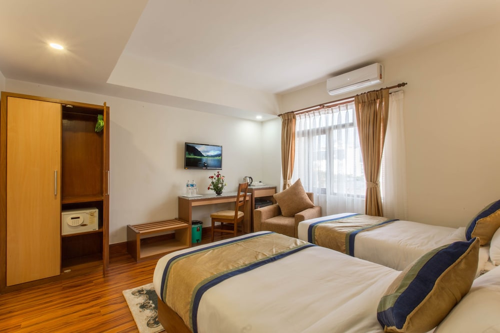 Deluxe Twin Room, 2 Twin Beds, Private Bathroom, City View photo 3