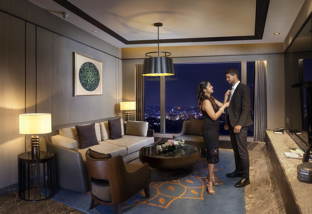 Executive Suite, 1 Bedroom, Non Smoking - with Executive Lounge Access photo 2