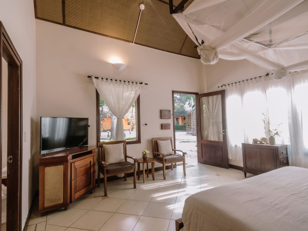 Deluxe Garden Bungalow photo 3