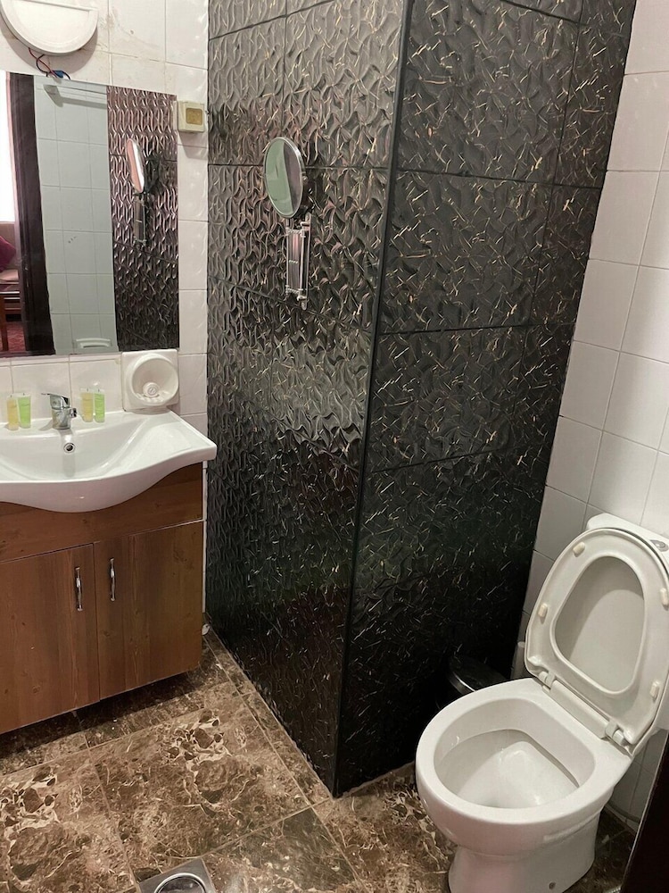 Basic Single Room - Photo 4
